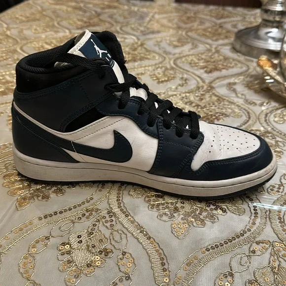 NIKE AIR JORDAN 1 MID SE ASW 'CARBON' - SIZE 9 MENS US - Picture 8 of 16